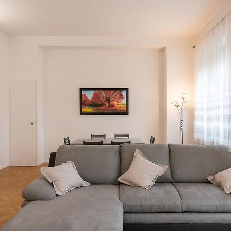 Vittoria 1 Lägenhet Milano Exteriör bild