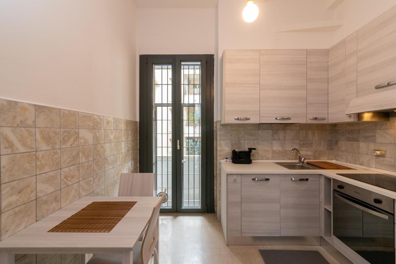 Vittoria 1 Lägenhet Milano Exteriör bild